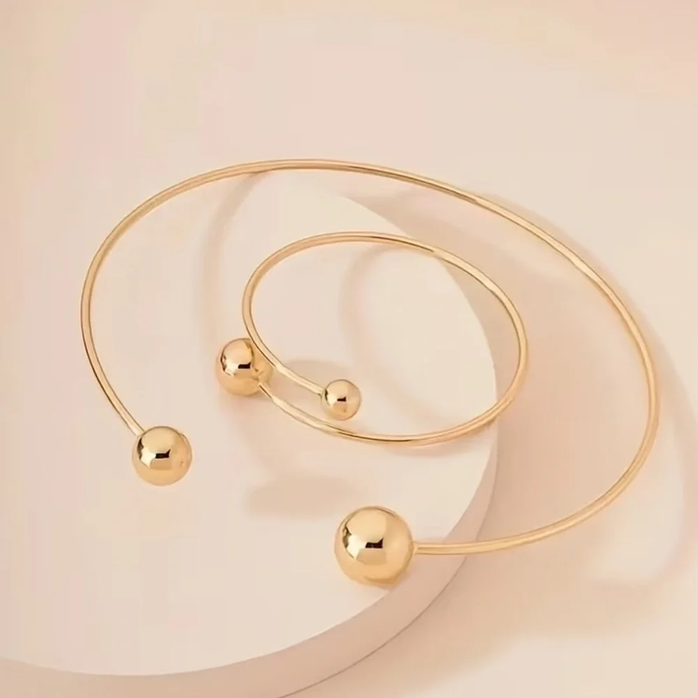 NEW Elegant Gold Jewelry Set.